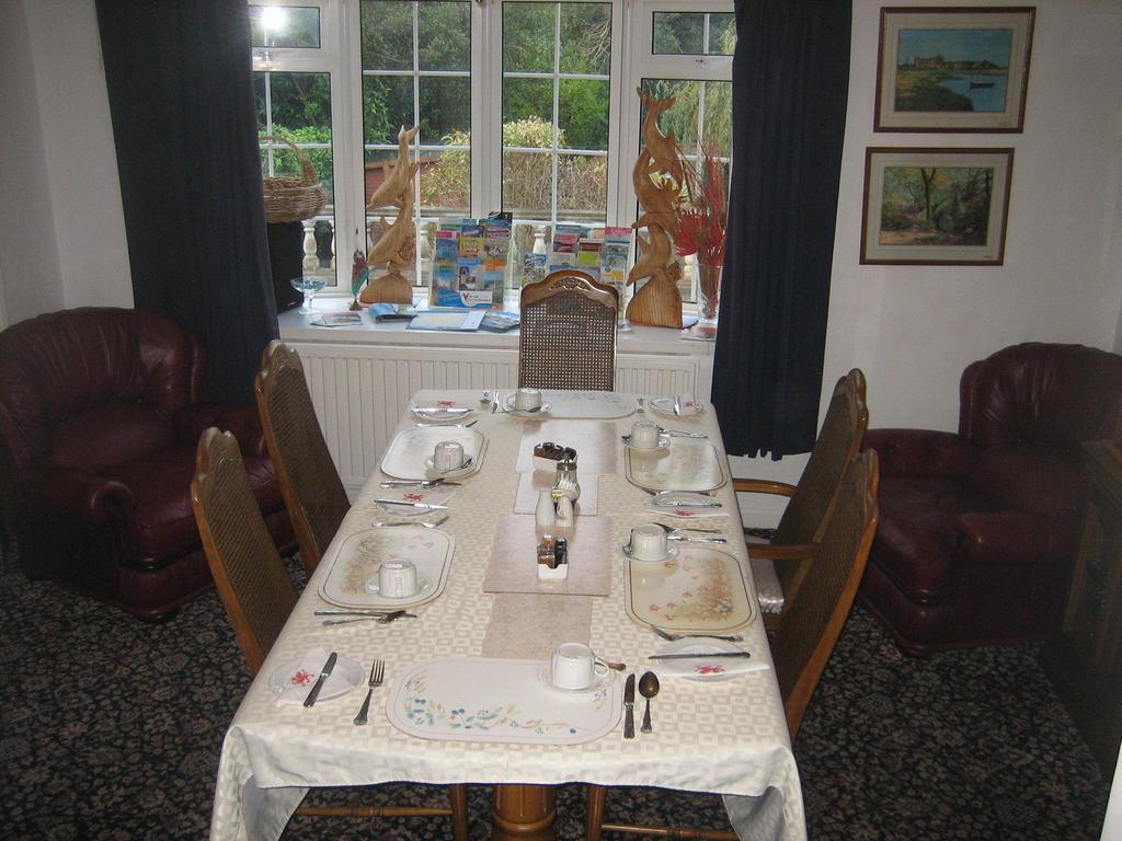 Four Seasons Guest House Pembrey Eksteriør billede