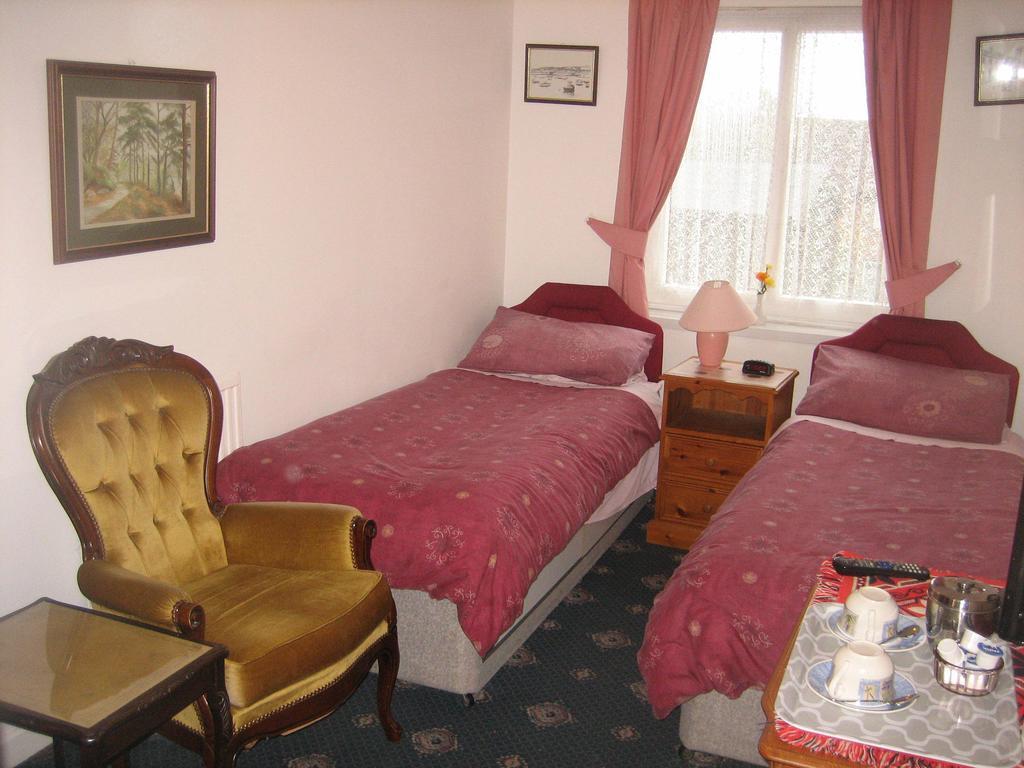 Four Seasons Guest House Pembrey Værelse billede